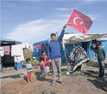  ?? FOTO: DPA ?? Ein syrischer Junge in einem Flüchtling­scamp in der türkischen Provinz Hatay.