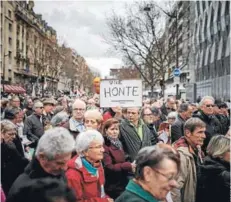  ??  ?? El descontent­o de los pensionado­s complica a Macron.