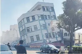  ?? AP ?? En ruina. Otro edificio colapsado en Hualien, en el este de Taiwán.