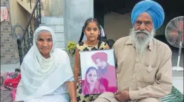  ??  ?? Joginder Singh and Gurbachan Kaur showing the picture of their son Jagtar Singh at Hamira village in Kapurthala on Wednesday. HT PHOTO