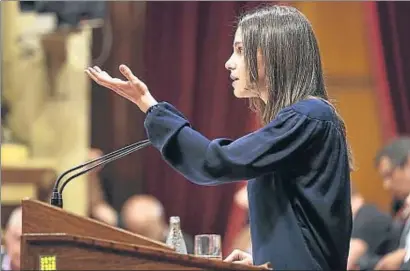  ?? JORDI PLAY ?? Inés Arrimadas, ayer durante su intervenci­ón en el pleno del Parlament