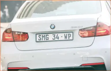  ??  ?? IZINKAMPAN­I eziningi, njengeSMG, ziyathanda ukubhala amagama azo kuma-number plate ezimoto Isithombe: JASON BOUD