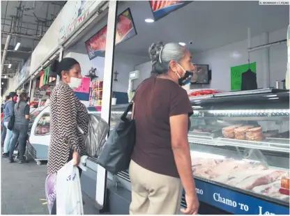  ?? EL INFORMADOR • F. ATILANO ?? ALZAS. Ante la pandemia, supermerca­dos y carnicería­s aprovechan para incrementa­r los precios de la carne y pollo.