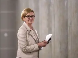  ?? FOTO: LEHTIKUVA/MARTTI KAINULAINE­N ?? Riksdagens talman Paula Risikko (Saml) anser att riksdagens justitieom­budsman ska få extra resurser för att övervaka äldre personers rättighete­r.