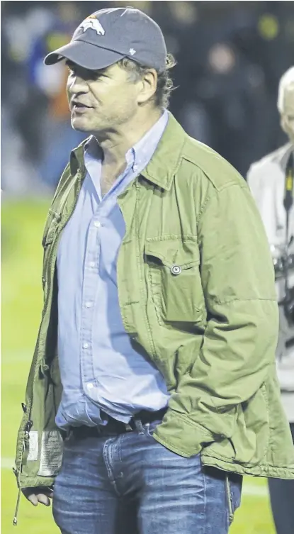  ?? Ap/víctor caivano ?? alejandro Burzaco, con gorra, el día del gas pimienta en la Bombonera