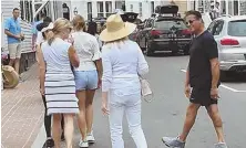  ?? PHOTO COURTESY OF ED CASH ?? ‘Rocky’ star Sylvester Stallone chats with vacation goers on Martha’s Vineyard.