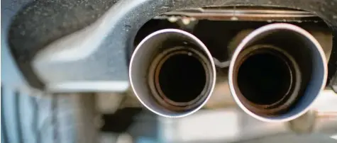  ?? Foto: Julian Stratensch­ulte, dpa ?? Die von vielen Hersteller­n verbauten Abschaltvo­rrichtunge­n für Dieselmoto­ren waren illegal, entschied der EuGH.