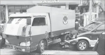  ??  ?? This vehicle PLL 5289 (right) was in a no parking zone when it was hit by this PGS truck which was turning into the Republic Bank (Guyana) compound on Camp Street between Regent and Robb sts.