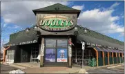  ?? MITCH HOTTS — MEDIANEWS GROUP ?? Dooleys Irish Tavern on Gratiot Avenue, south of 14 Mile Road, is closed following a fatal shooting.