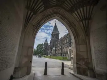  ?? NAKITA KRUCKER/TORONTO STAR FILE PHOTO ?? There is nothing illegal about U of T’s investment­s, yet for publicly funded institutio­ns of higher learning, the move into secretive offshore tax havens comes with risks, experts say.