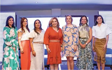  ?? | Banesco ?? De izquierda a derecha, Dayra Díaz, Gretta Athanasiad­is García de Paredes, Elsye Ellies, Karol Vásquez, Raquel Robleda, Dominique Alemán y Darlenys Del Río.