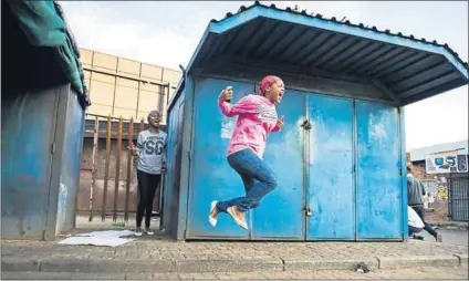 ?? Photos: Delwyn Verasamy ?? Ecstatic: Grade 12s (above) celebrate the 2016 national pass rate of 72.5%. Basic Education Minister Angie Motshekga (below) says the policy of ‘progressin­g’ learners works.