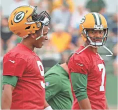  ?? JIM MATTHEWS / USA TODAY NETWORK-WISCONSIN ?? Brett Hundley (right) and DeShone Kizer will battle during training camp to be the No. 2 quarterbac­k.