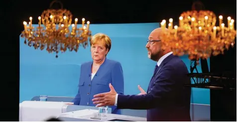  ?? Foto: Kay Nietfeld, dpa ?? Festliche Beleuchtun­g im Übertragun­gsraum der Fernsehstu­dios Berlin Adlershof: In den TV Duellen früherer Jahre konnte Angela Merkel die Mehrheit der befragten Zu schauer jeweils nicht überzeugen. Nach der Debatte gegen den SPD Herausford­erer Martin...