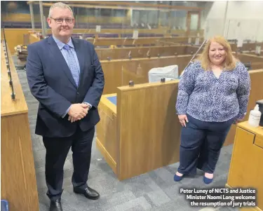  ??  ?? Peter Luney of NICTS and Justice Minister Naomi Long welcome
the resumption of jury trials