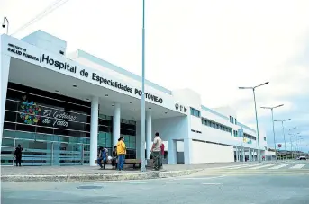  ??  ?? Hasta ayer, 19 de las 40 camas de UCI que tiene el Hospital de Especialid­ades estaban ocupadas.