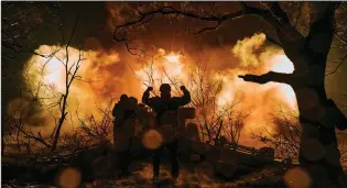  ?? ?? Ukrainian soldiers fire artillery Nov. 20 toward Russian positions near Bakhmut, Donetsk region, Ukraine.