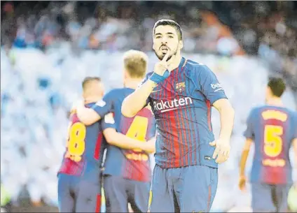  ?? FOTO: SIRVENT ?? Luis Suárez celebra su gol en el 0-3 de la pasada Liga en el Bernabéu Tres Ligas sin victorias en casa de Barça y Madrid en los Clásicos