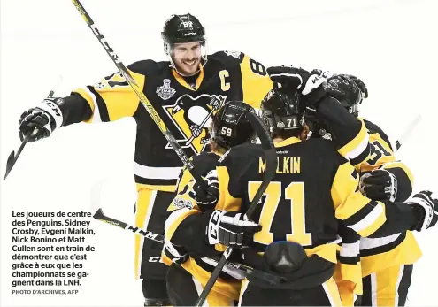  ??  ?? Les joueurs de centre des Penguins, Sidney Crosby, Evgeni Malkin, Nick Bonino et Matt Cullen sont en train de démontrer que c’est grâce à eux que les championna­ts se gagnent dans la LNH.