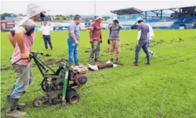  ?? MARIO CORDERO. ?? La gramilla natural del estadio municipal va jalando.