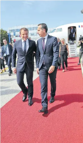  ??  ?? Emmanuel Macron und Christian Kern unlängst in Salzburg. Der eine gibt in der EU den Ton an, der andere eher nicht.