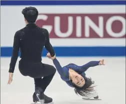  ?? FOTO: AP ?? Wenjing Sui y Cong Hang, campeones mundiales por parejas, como en 2017