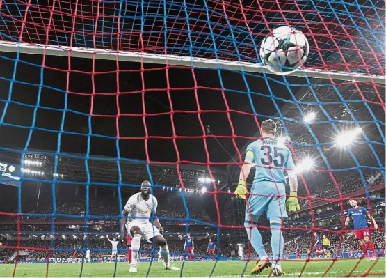  ?? — AP ?? He’s a handful: Manchester United’s Romelu Lukaku (left) scoring against CSKA Moscow in the Champions League match in Moscow, Russia, on
Wednesday.