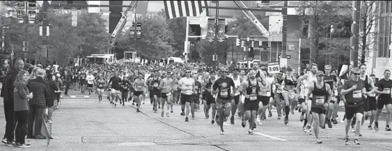  ?? ULYSSES MUÑOZ/BALTIMORE SUN ?? Hundreds of runners take off at the start of a past race. The 19th annual Baltimore Running Festival is Saturday.