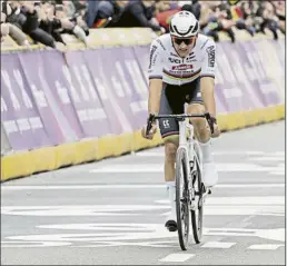  ?? FOTO: EFE ?? Van der Poel cruza segundo en la reciente Gante-wevelgem