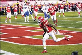  ?? JEFF ROBERSON / AP ?? Chiefs wide receiver Mecole Hardman catches a 3-yard touchdown pass Sunday during the first half of the AFC championsh­ip game against the Bills in Kansas City, Mo. Because of early deadlines a final score was unavailabl­e. The Chiefs led 21-12 at the start of the third quarter at The California­n’s press deadline.