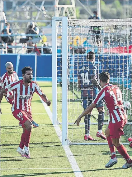  ?? FOTO: GETTY ?? Diego Costa y Marcos Llorente celebrando el primer y único tanto del conjunto colchonero ante el Levante