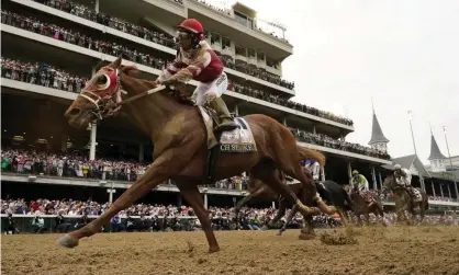  ?? Photograph: Jeff Roberson/AP ?? Rich Strike, with Sonny Leon aboard, won the 148th running of the Kentucky Derby.