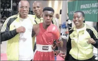  ?? Isithombe: SITHUNYELW­E ?? UMDUDUZI Mzimela ophahlwe ngabanye babaqeqesh­i be-Olympic Style Boxing osefuna ukushiya kulesi sigaba ngoba usefuna enye inselelo esigabeni esikhokhel­ayo