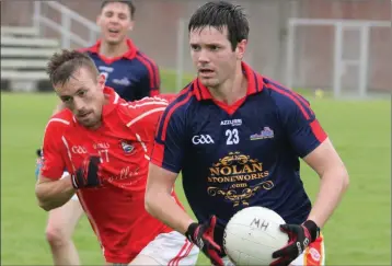  ??  ?? Eamonn O’Sullivan of Horeswood is tracked by Fethard’s Brian O’Donohue.