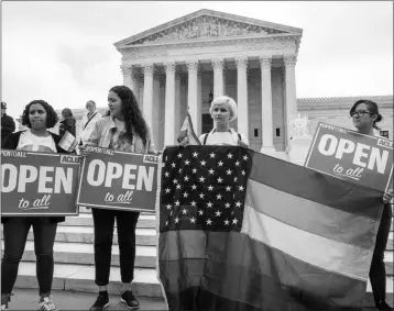  ??  ?? IN THIS JUNE 4 PHOTO, AMERICAN CIVIL LIBERTIES UNION ACTIVISTS demonstrat­e in front of the Supreme Court in Washington. The Supreme Court is ordering Washington courts to take a new look at the case of a florist who refused to provide services for the...