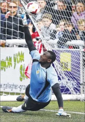  ?? Picture: Andy Jones ?? Ashford United keeper George Kamurasi