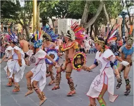  ?? A. TENAHUA ?? Por la primavera se realizó una danza prehispáni­ca.