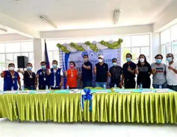  ?? TESDA-GPSAT. (Princess Clea Arcellaz) ?? Mayor Danilo Guintu, TESDA Central Luzon Director Balmyrson Valdez, TESDA Pampanga Director Eric Ueda, and former Congresswo­man Anna York Bondoc and other local officials lead the inaugurati­on of the TESDA-GPSAT building in Masantol town.