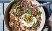  ?? LAURA CHASE DE FORMIGNY/WASHINGTON POST ?? Kasha Grain Bowl With Mushrooms, Onion and Egg.