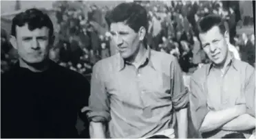  ??  ?? RIGHT: Willie Curran pictured ahead of a Sligo Rovers game in 1958. Alongside him are Jim Devlin,
and Jimmy Burnside, right.