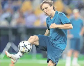  ??  ?? Modrić danas stiže u Madrid, a sutra će sjesti s predsjedni­kom Perezom