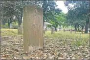  ?? (AP/Kim Chandler) ?? A gravestone marks the grave of a unknown soldier at the Confederat­e Memorial Circle.