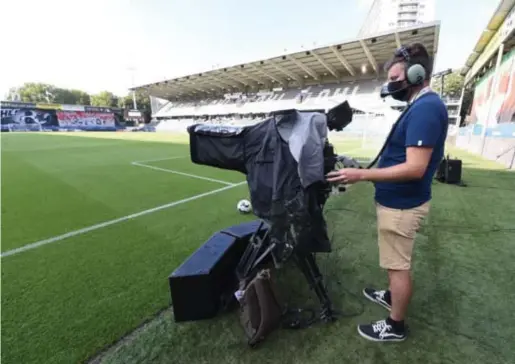  ?? FOTO PHOTO NEWS ?? Een dag voor het begin van het nieuwe voetbalsei­zoen weten klanten van Telenet nog steeds niet of ze op de vertrouwde manier voetbal kunnen kijken.