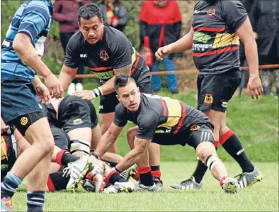  ?? Photo: DANIEL WHITFIELD ?? Paremata Plimmerton halfback Kaitiaki Toi prepares to spin the ball against Johnsonvil­le.