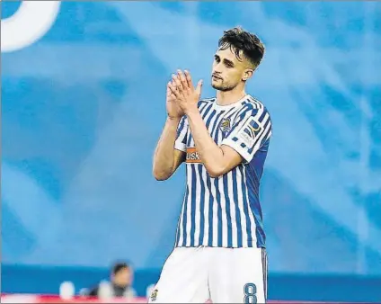  ?? FOTO: UNCITI ?? Adnan Januzaj agradece un pase a uno de sus compañeros