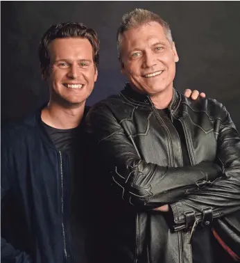  ?? ROBERT DEUTSCH, USA TODAY ?? Jonathan Groff , left and Holt McCallany star in Netflix’s Mindhunter, which follows two FBI agents in the 1970s trying to better understand serial killers and rapists.