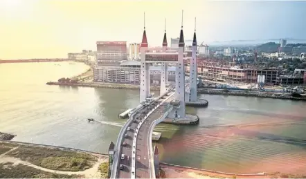  ?? ?? The majestic Kuala Terengganu drawbridge boasts two skybridges connecting its four towers.