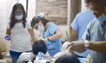  ??  ?? Volunteer dentists attend to patients during the #MVPCares medical and dental mission.