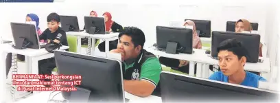  ??  ?? BERMANFAAT: Sesi perkongsia­n ilmu dan maklumat tentang ICT di Pusat Internet 1Malaysia.