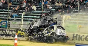  ?? IVAN SMEATON ?? At left, standout driver of the Teams’ Invasion Jayden Hall helped the Mid East Select team to third; above, the stirrer of the night went to Dennis Black (82V) as he fired Waikato’s Brad Philpott (24H) up the wall.